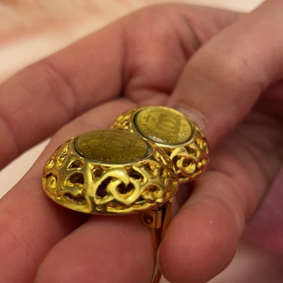 Vintage Chanel by Rubcamell Paris murano glass crown very rare clip on earrings - Picture 14 of 15